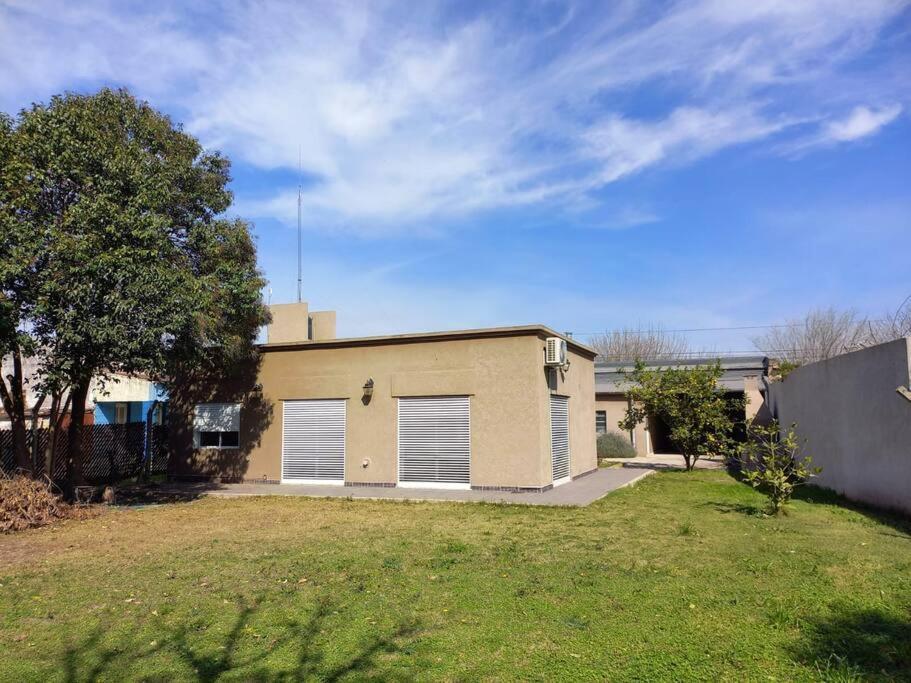 Casa Con Parque, Parrilla Y Garage Para Vehiculo. Villa Villa Ramallo Exterior photo